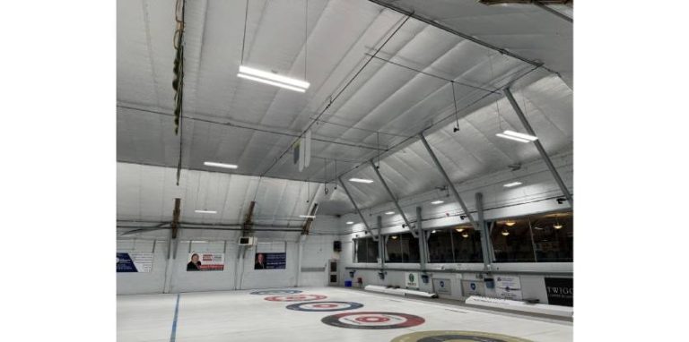 Optimisation de l’Éclairage au Club de Curling avec le Titan Elite d’ERALUX